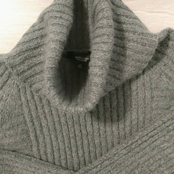 VERA WANG Bell Sleeve Sweater - Picture 4 of 6